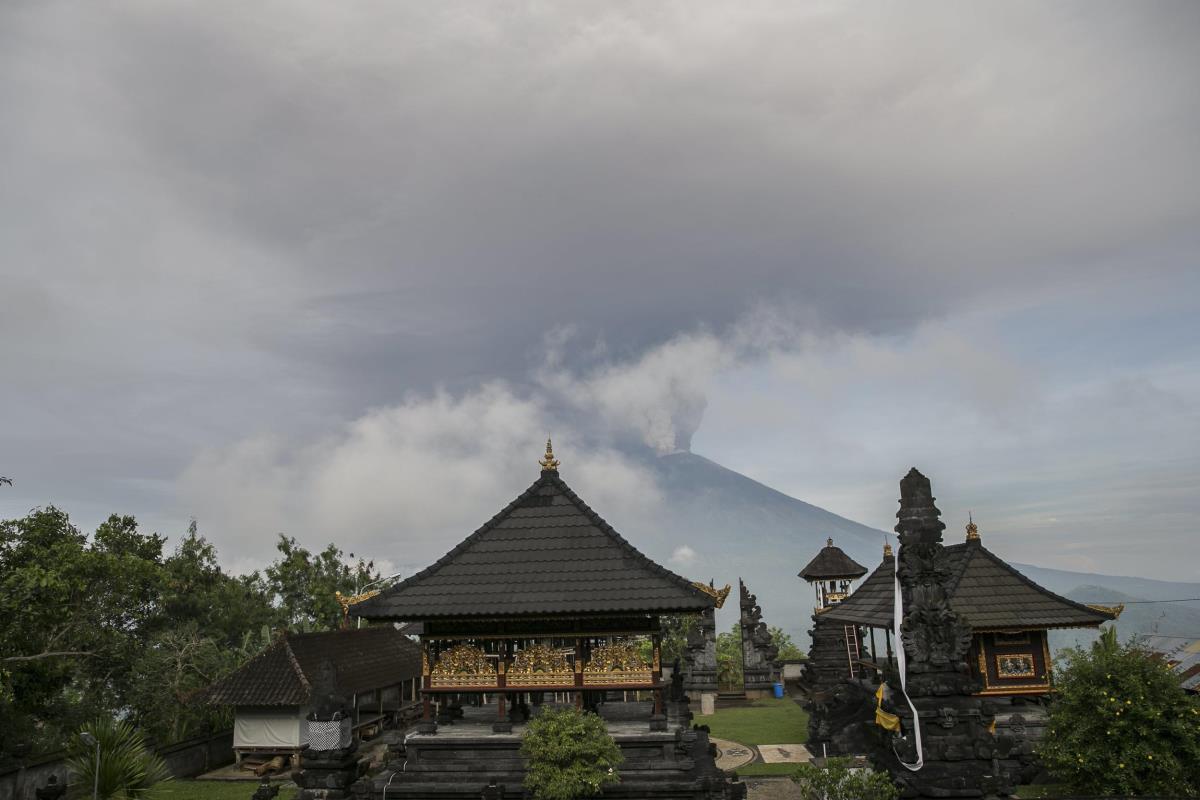 agung-epa07.jpg