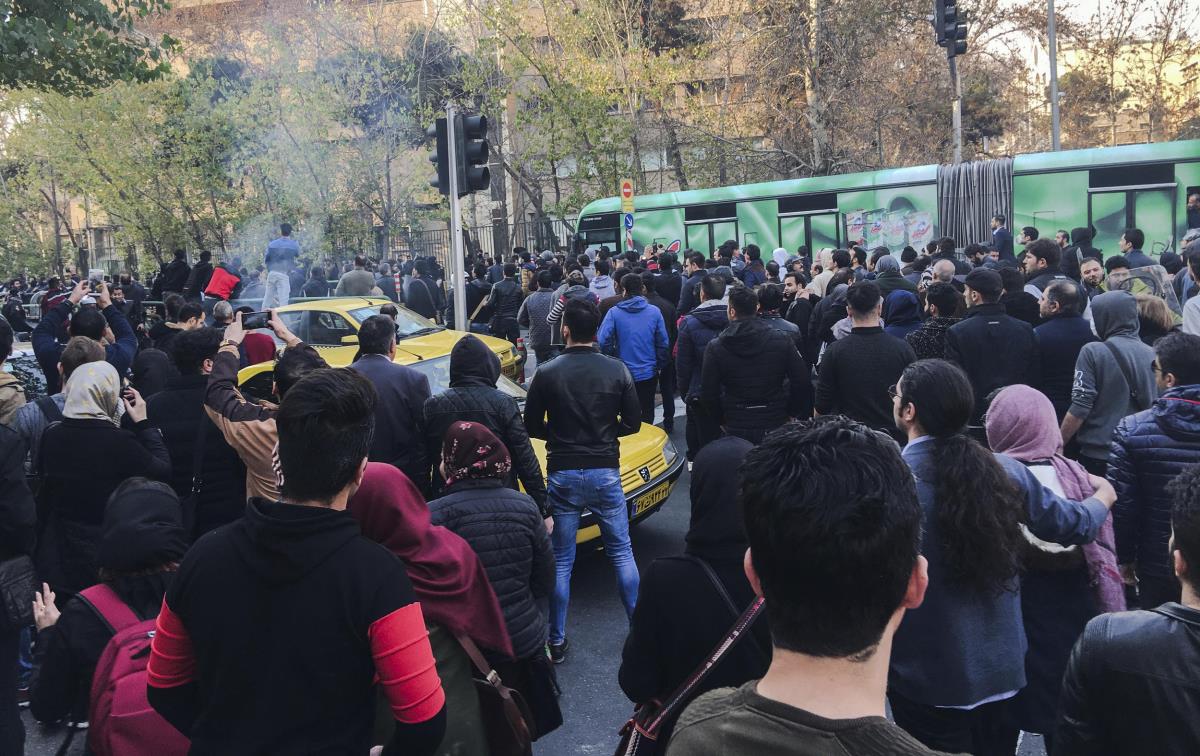 iran-protest-ap02.jpg