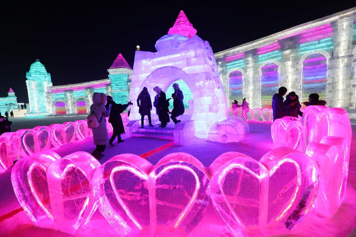 epa-wu-hong-harbin-ice06.jpg