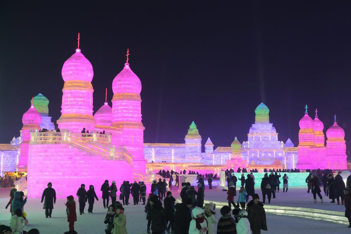 epa-wu-hong-harbin-ice17.jpg