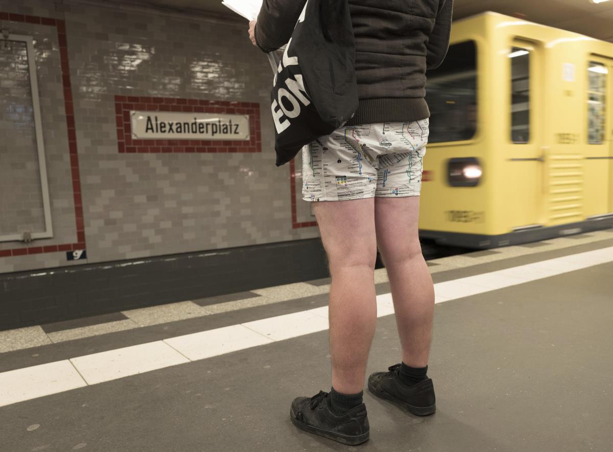 dan-bez-pantalona-u-metrou05.jpg