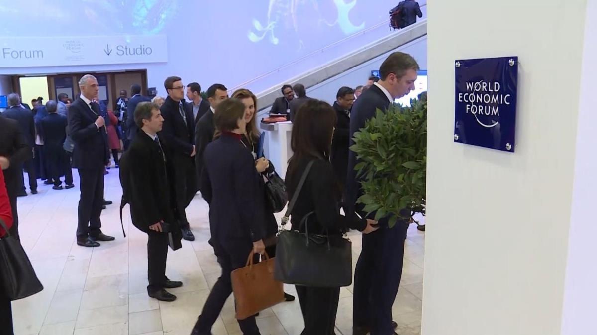 vucic-brnabic-davos-foto-fonet-6.jpg