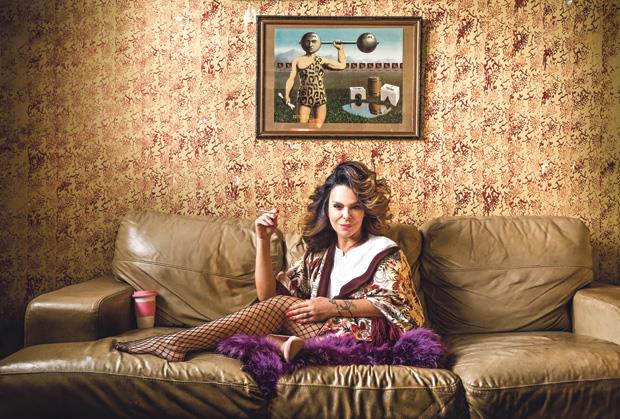 Srna Lango na zlatnom trosedu