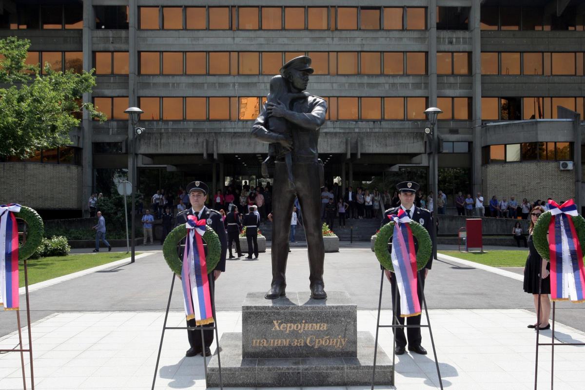 spomenik-poginulim-policajcima-foto-tanjug-sava-radovanovic-3.jpg