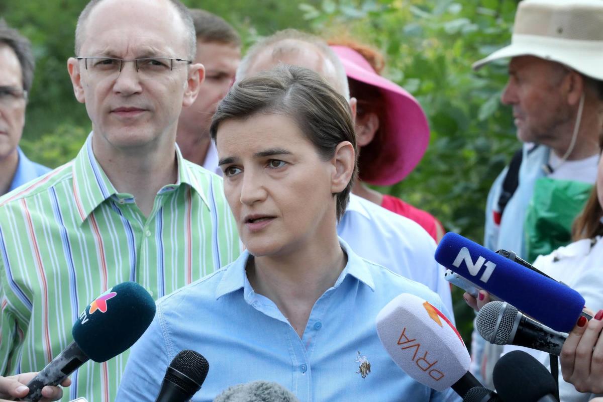 ana-brnabic-ministri-ciscenje-sava-topciderska-reka-smece-vlada-srbije-6.jpg