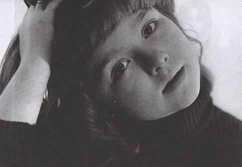 Nika Turbina, kao devojčica, crno bela fotografija