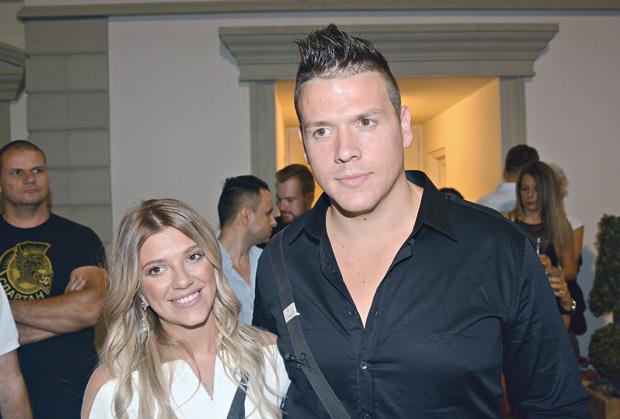 OD PREVARENE ŽENE DO VRTOGLAVE MEDIJSKE POPULARNOSTI Bila je stjuardesa, književnica, voditeljka, pevačica i rijaliti pobednica: Evo ko je Kristina Kija Kockar