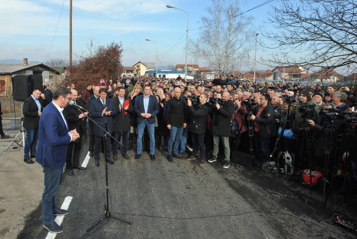 vucic-trstenik-fabrika-foto-tanjug-dimitrije-goll-4.jpg