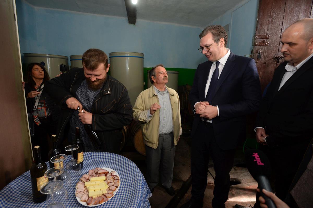 rogljevacke-pimnice-vucic-foo-predsednistvo-3.jpg