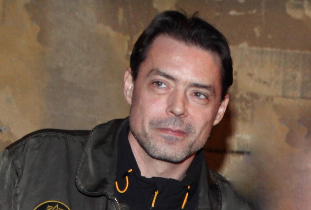 Igor Pervić u crnoj jakni