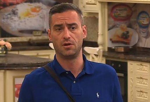 "I DALJE NE MOGU DA VERUJEM" Bivši rijaliti učesnik prijavio bivšu ženu, pa smuvao novu devojku: Strasno se ljubi sa atraktivnom plavušom (FOTO)