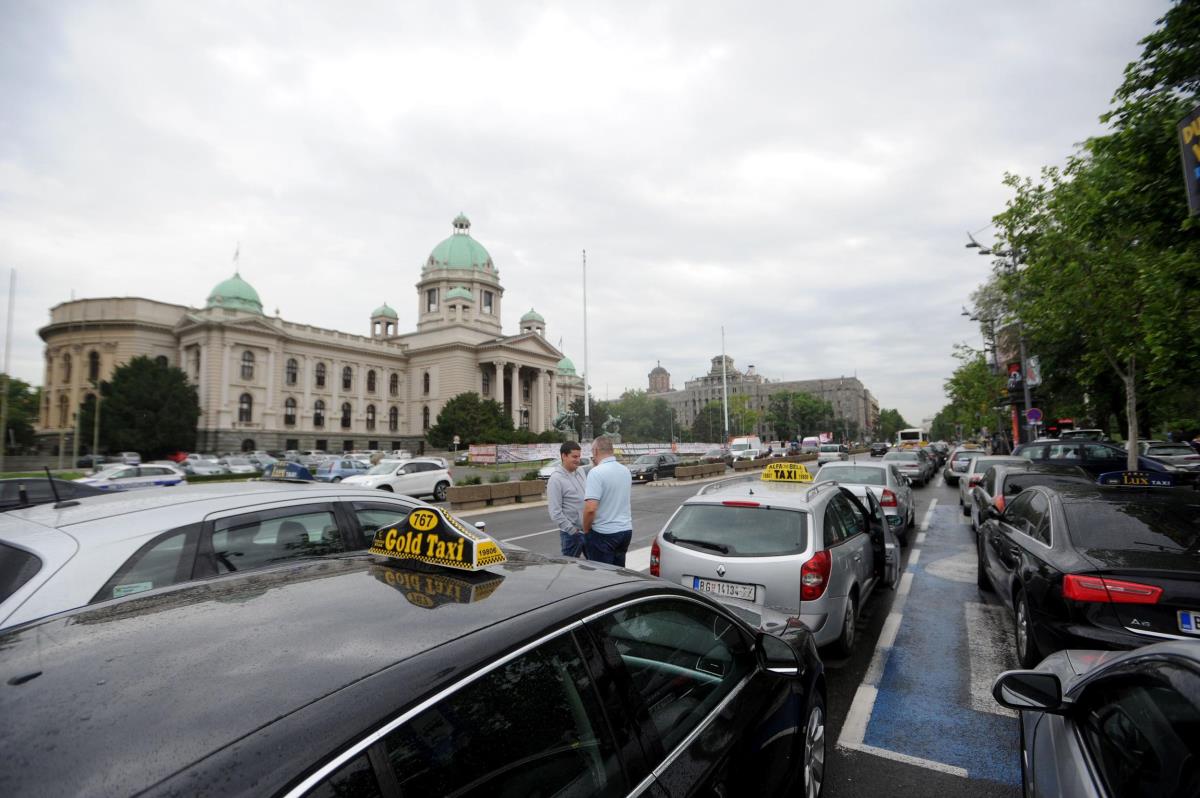 protest-taksista-foto-tanjug-filip-kraincanic-2.jpg