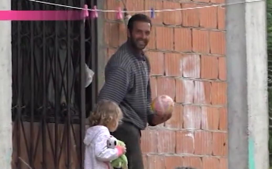 DIVNA BILA MRTVA PIJANA DOK JE PRAVILA HAOS, POLICIJA JE IZNOSILA IZ KUĆE! Isplivali šok detalji: Polomila mi je sva stakla, sad imam najlone po kući