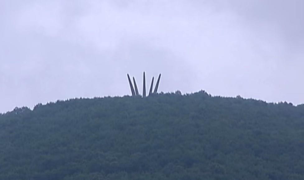 PEVAČ OSTAO BEZ OKA, ON USMRTIO ČOVEKA PA POBEGAO: Estradnjaci bili akteri stravičnih nesreća: On je zaspao za volanom, survao se u provaliju...