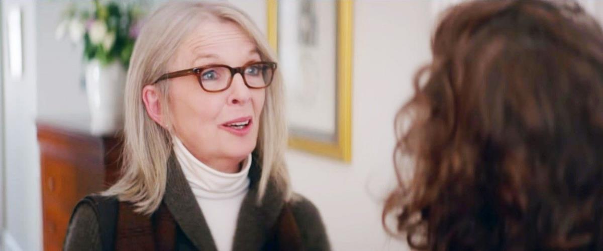 Dajana Kiton u beloj rolci i sakou