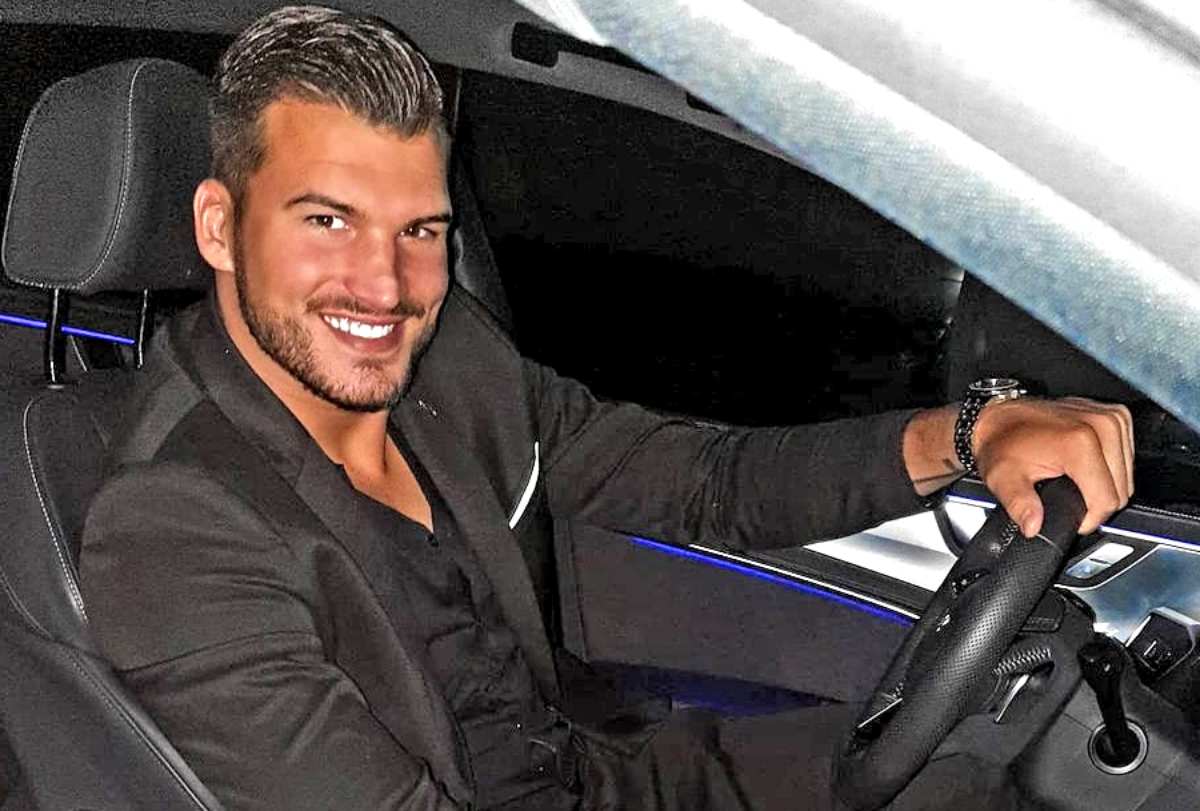 ŠAMARAO TRUDNU DEVOJKU I TERAO JE DA ABORTIRA! Sad pokazao novu devojku,  ljubi ATRAKTIVNU PLAVUŠU: "Rodiće mi..." (FOTO)