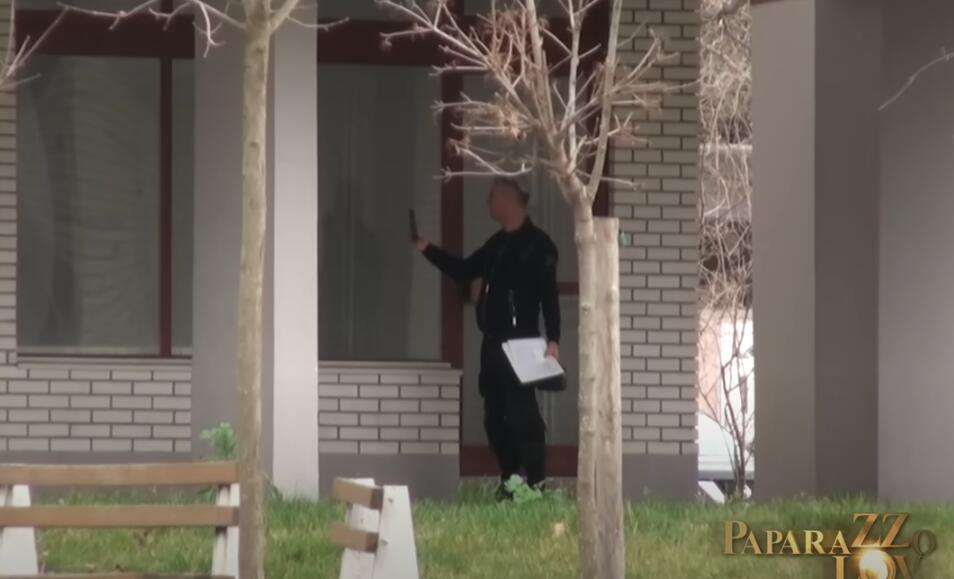 VODITELJA UCENJUJU ZBOG INTIMNOG SNIMKA, TRAŽE MU 70.000 EVRA: Vide se dva gola tela jedna na drugom...