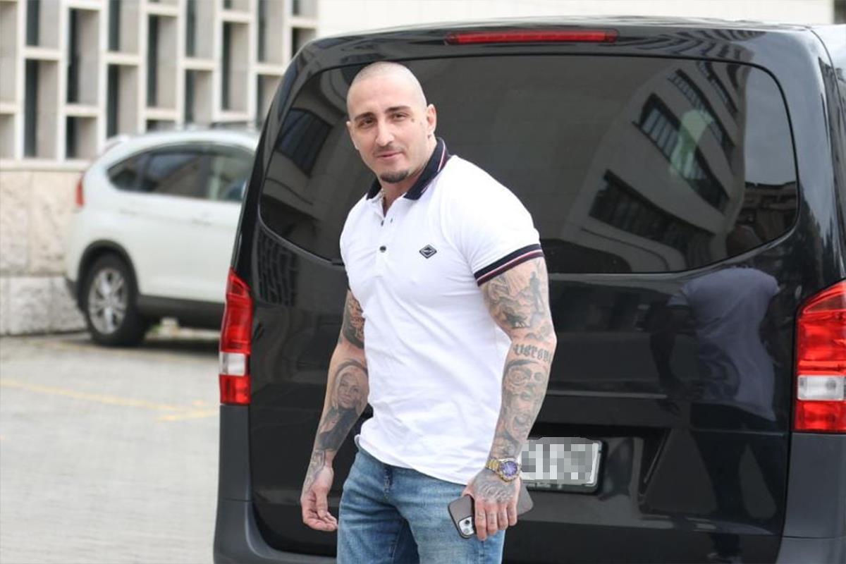 "PUKLA MI JE BUBNA OPNA" Pevač otkrio sve o sukobu sa Kristijanom Golubovićem, pa progovorio o svom bogatsvu: Imam tri plate