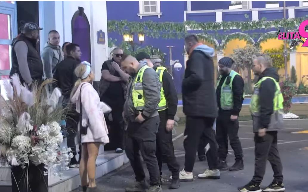 "ENA JE BILA PRETUČENA TOKOM SVAE SA JANJUŠEM" Obezbeđenje opkolilo Aneli i Janjuša, ona niže gnusne prozivke